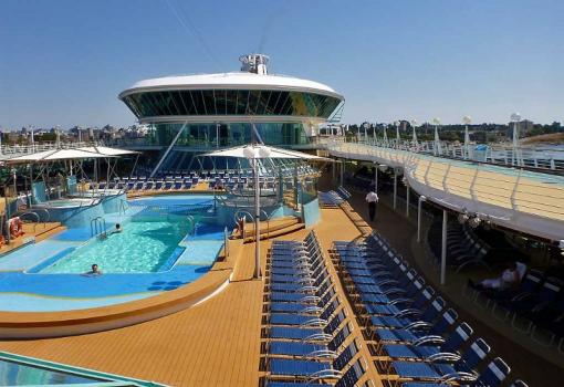Piscina exterior del Rhapsody of the Seas